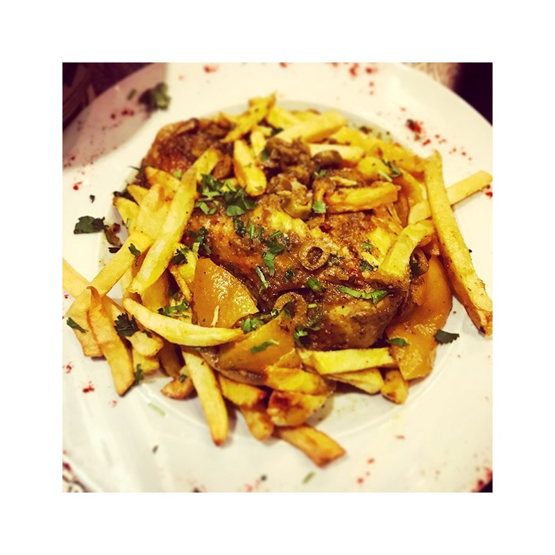 Assiette de poulet rôti à la Marocaine